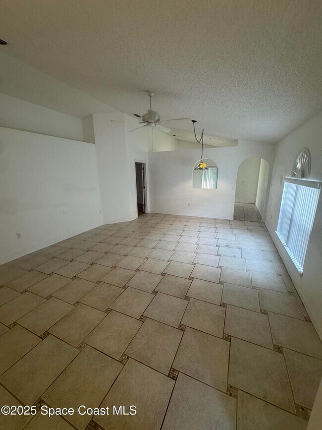 2129 Redwood Cir in Palm Bay, FL - Building Photo - Building Photo