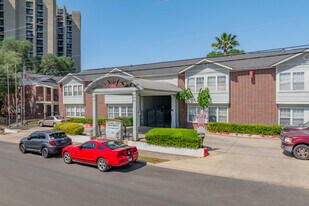 College Park Apartments in San Antonio, TX - Building Photo