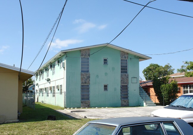 68 NW 17th Ct in Miami, FL - Building Photo - Building Photo