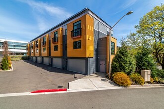 Park Central Townhomes in Bellevue, WA - Building Photo - Building Photo