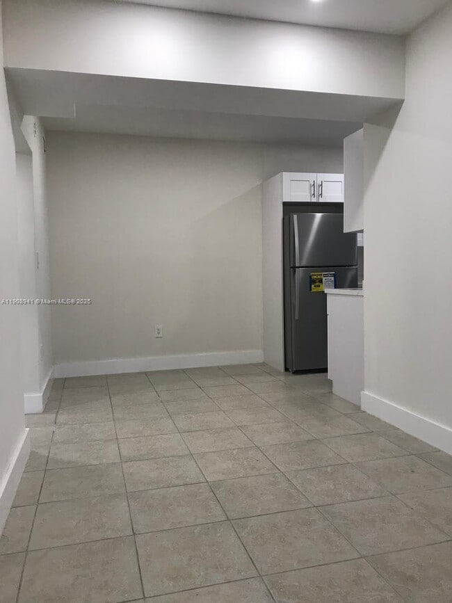 1951 NE 167th St in North Miami Beach, FL - Building Photo - Building Photo