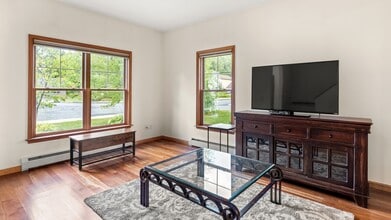 8 Stanley Dr in Great Barrington, MA - Building Photo - Building Photo