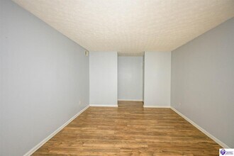 244 Pinewood Dr in Radcliff, KY - Building Photo - Building Photo