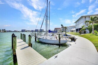 386 Harbour Dr, Unit 386 in Naples, FL - Building Photo - Building Photo