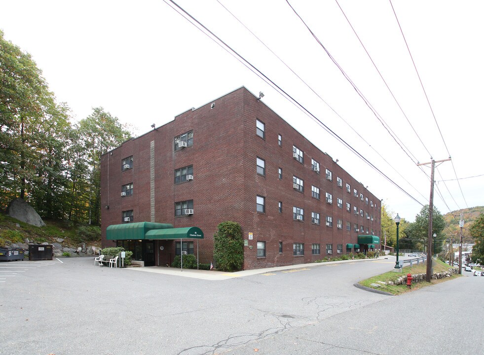 Chestnut Grove in Winsted, CT - Foto de edificio