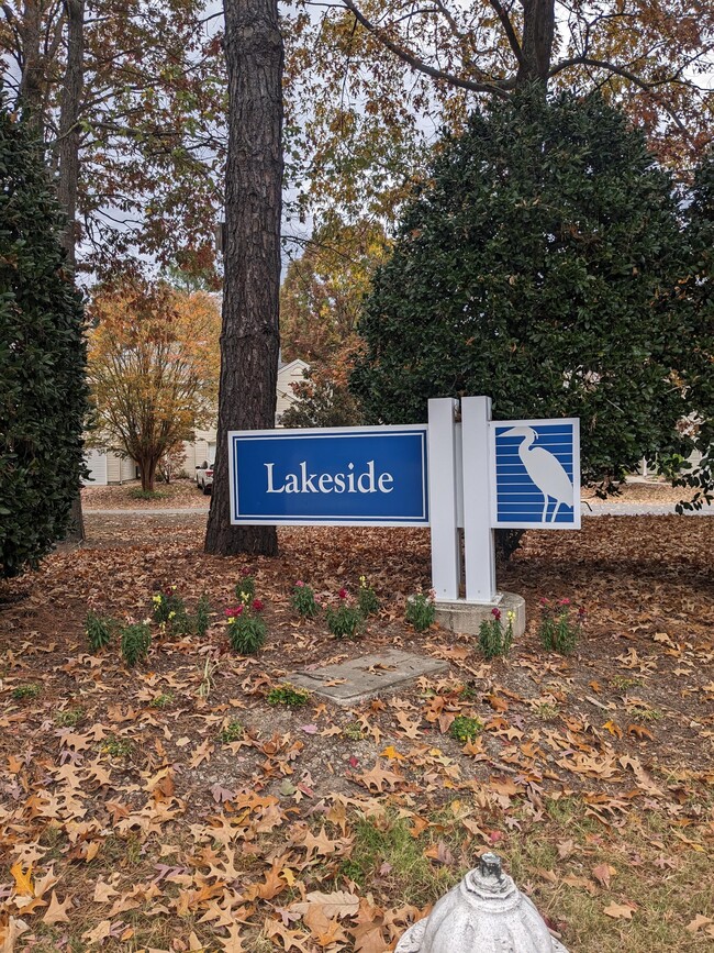 1254 Lake Dr in Newport News, VA - Building Photo - Building Photo