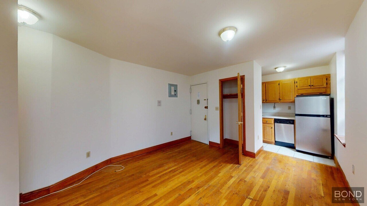 244 W 109th St in New York, NY - Building Photo