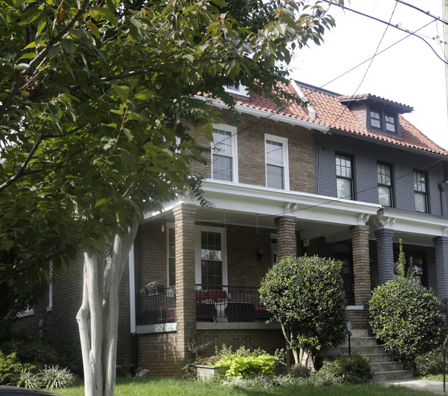 3510 36th St NW in Washington, DC - Foto de edificio - Building Photo