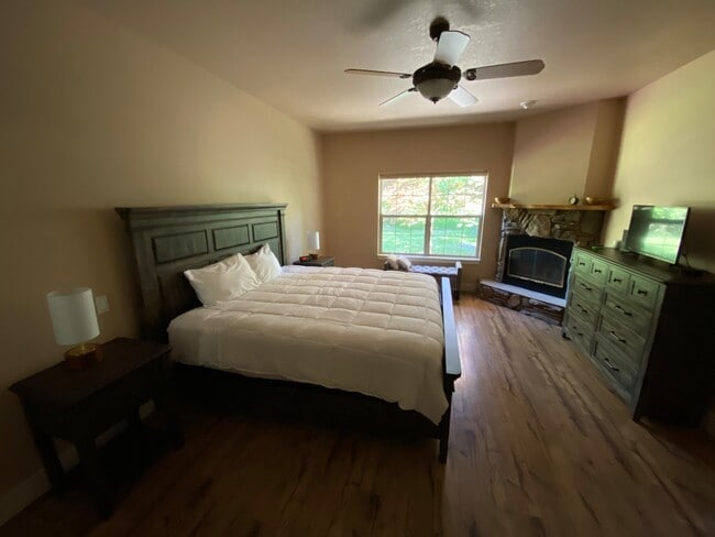 property at 1885 Lacy Ln