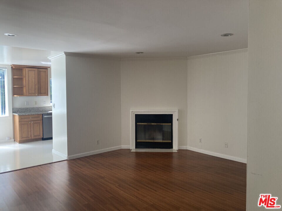 1233 Barry Ave in Los Angeles, CA - Building Photo