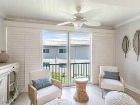 4180 Crayton Rd in Naples, FL - Building Photo