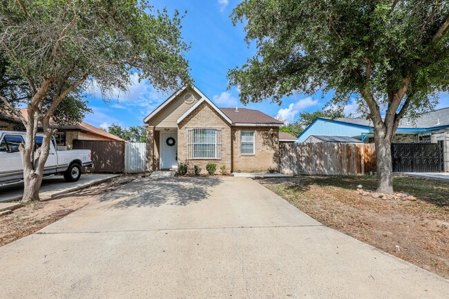 10216 Union Pacific Blvd in Laredo, TX - Building Photo - Building Photo
