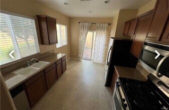 37443 Paseo Tulipa in Murrieta, CA - Building Photo - Building Photo