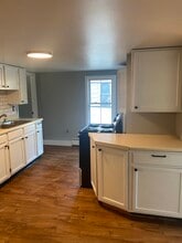 51 Chase St, Unit 2 in Burlington, VT - Foto de edificio - Building Photo