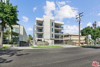 819 E La Palma Dr in Inglewood, CA - Building Photo - Building Photo