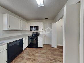 1676 Sweetwater Ln in Greenfield, IN - Building Photo - Building Photo