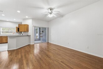 4423 Amberly Oaks Ct in Tampa, FL - Building Photo - Building Photo