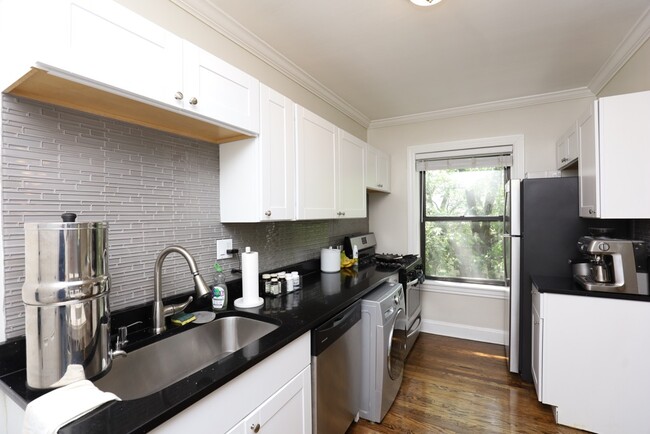 2535 N Seminary Ave in Chicago, IL - Building Photo - Building Photo
