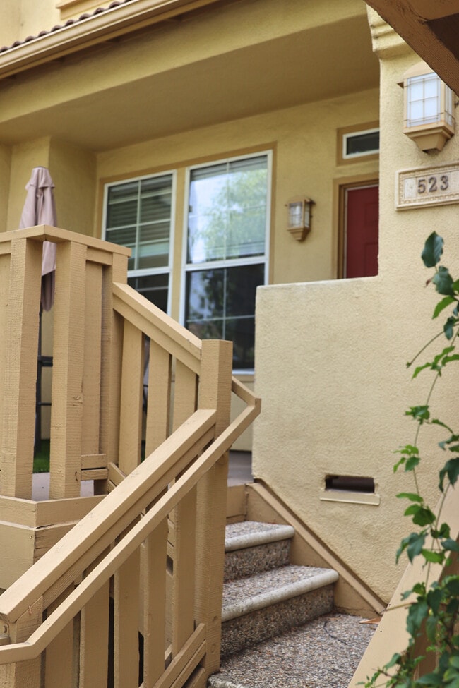 523 W Summerfield Cir in Anaheim, CA - Building Photo - Building Photo