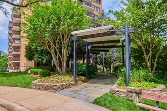 2030 N Adams St, Unit 507 in Arlington, VA - Building Photo - Building Photo