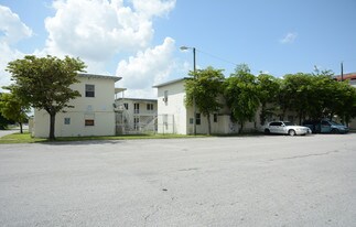 2515 NW 52nd St in Miami, FL - Building Photo