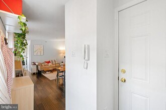1832 Green St in Philadelphia, PA - Building Photo - Building Photo