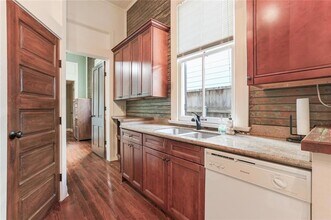 221 Pine St in New Orleans, LA - Building Photo - Building Photo