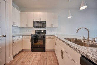 Avanti West in Edinburg, TX - Building Photo - Building Photo