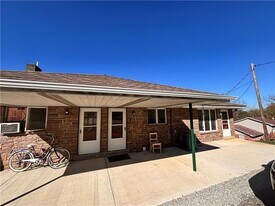 2695 W Chestnut St in Washington, PA - Building Photo