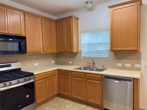 10317 Laredo Dr in Austin, TX - Building Photo - Building Photo