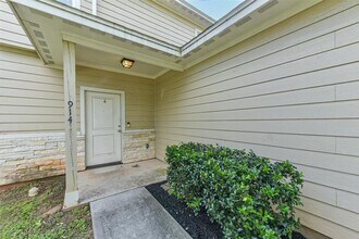 914 Shady Ln in Conroe, TX - Building Photo - Building Photo