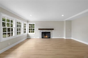 1 Weymouth Ct in Newport Beach, CA - Building Photo