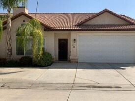 654 Clover Meadow Ct, Unit B in Bakersfield, CA - Building Photo