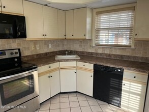 27C Benjamin Franklin Dr in Monroe Township, NJ - Building Photo - Building Photo