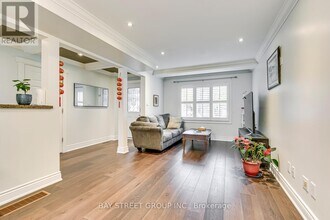 1118 Beechnut Rd in Oakville, ON - Building Photo - Building Photo