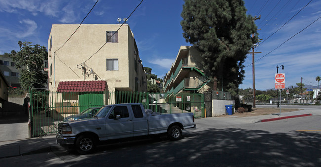 3811 N Figueroa St in Los Angeles, CA - Foto de edificio - Building Photo