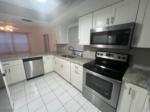 12498 Riverside Dr in Ft. Myers, FL - Building Photo - Building Photo