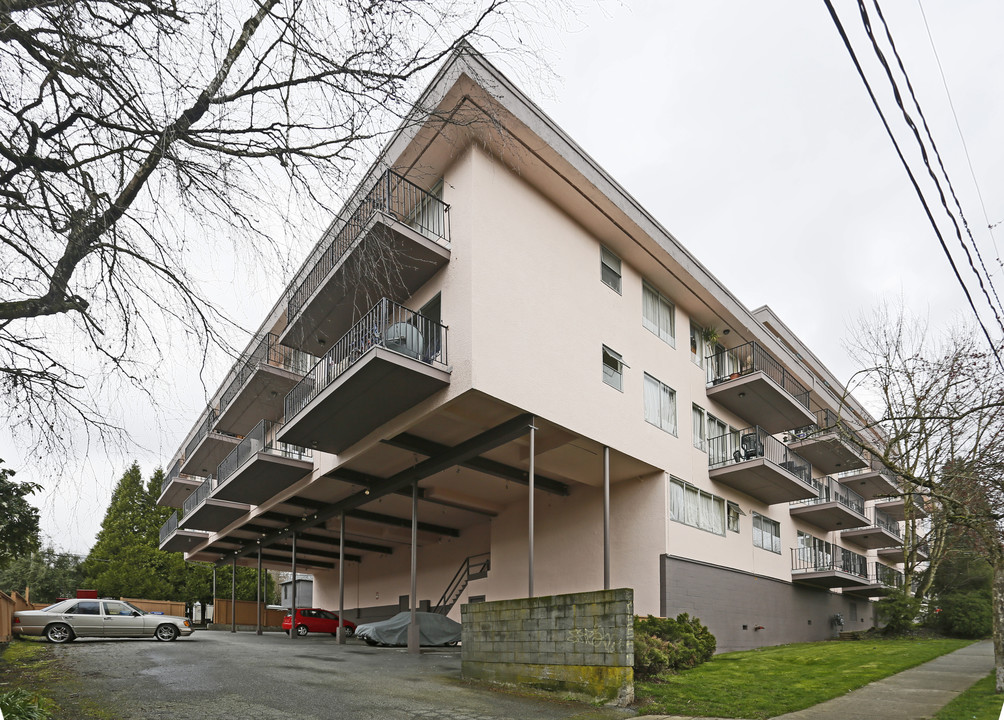 426 10th St in New Westminster, BC - Building Photo