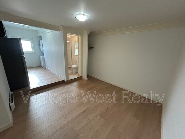 2417 Apollo Rd in West Kelowna, BC - Building Photo - Building Photo