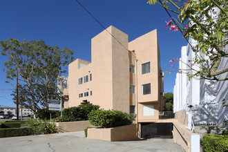 508 S Barrington in Los Angeles, CA - Building Photo - Building Photo