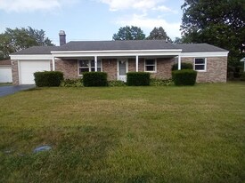 733 Acadia Rd in Valparaiso, IN - Building Photo