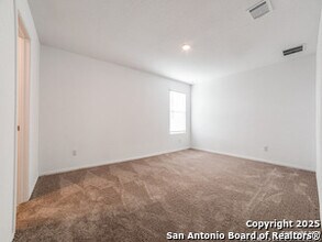 2810 Millikan Dr in Converse, TX - Building Photo - Building Photo