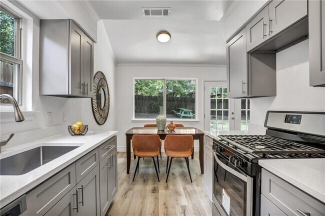 2416 Village Walk in Austin, TX - Building Photo - Building Photo