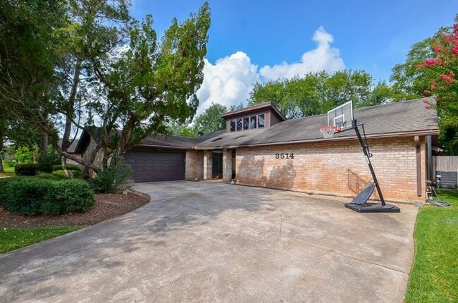 property at 3514 W Creek Club Dr