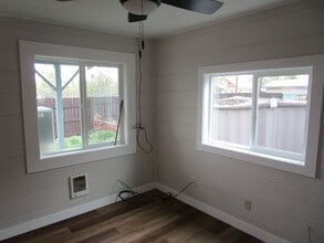 921 SE Combs Flat Rd in Prineville, OR - Building Photo - Building Photo