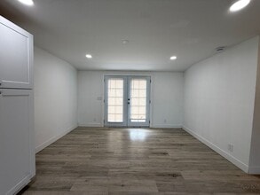 205 Wickenden St in Los Alamos, CA - Foto de edificio - Building Photo