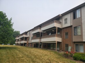 EVERGREEN PLACE APARTMENTS in Southfield, MI - Building Photo - Building Photo