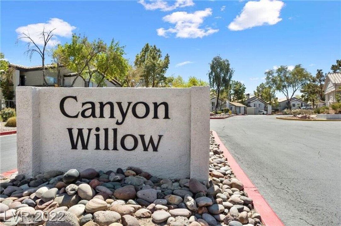 5235 Caspian Springs Dr in Las Vegas, NV - Building Photo
