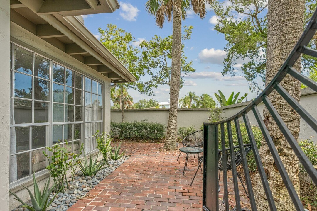64 Dolphin Dr in St. Augustine, FL - Building Photo