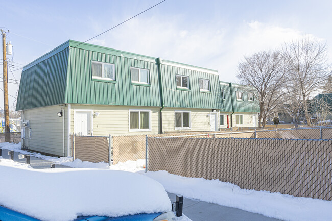 508 72 Av NW in Calgary, AB - Building Photo - Building Photo